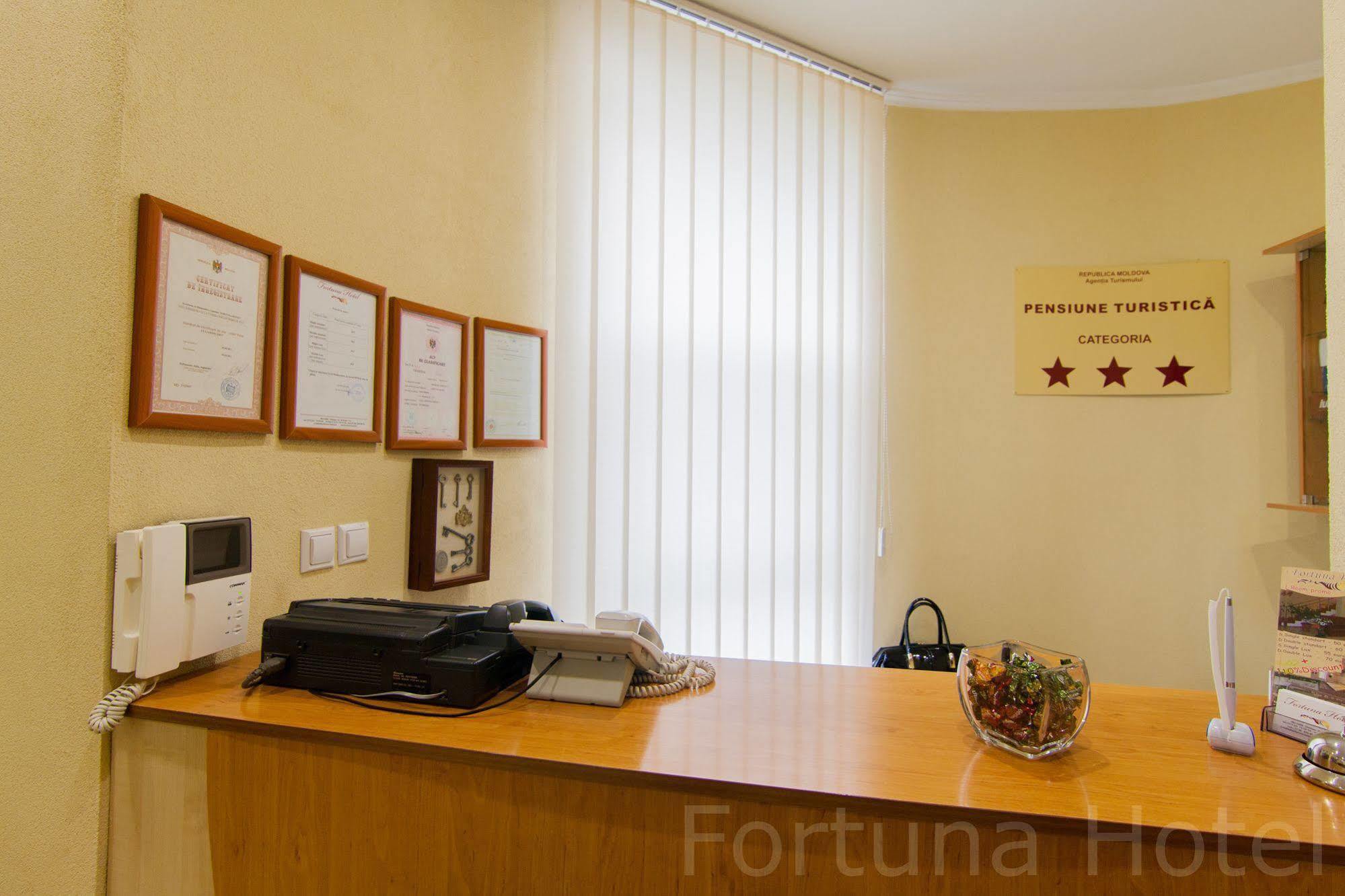 Fortuna Hotel Chisináu Exterior foto